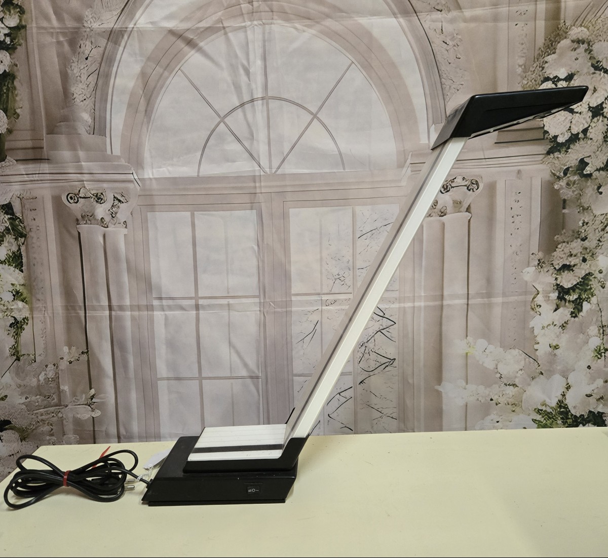 lampe de bureau halogène design des années 1980 de JD Aznar style postmoderne 