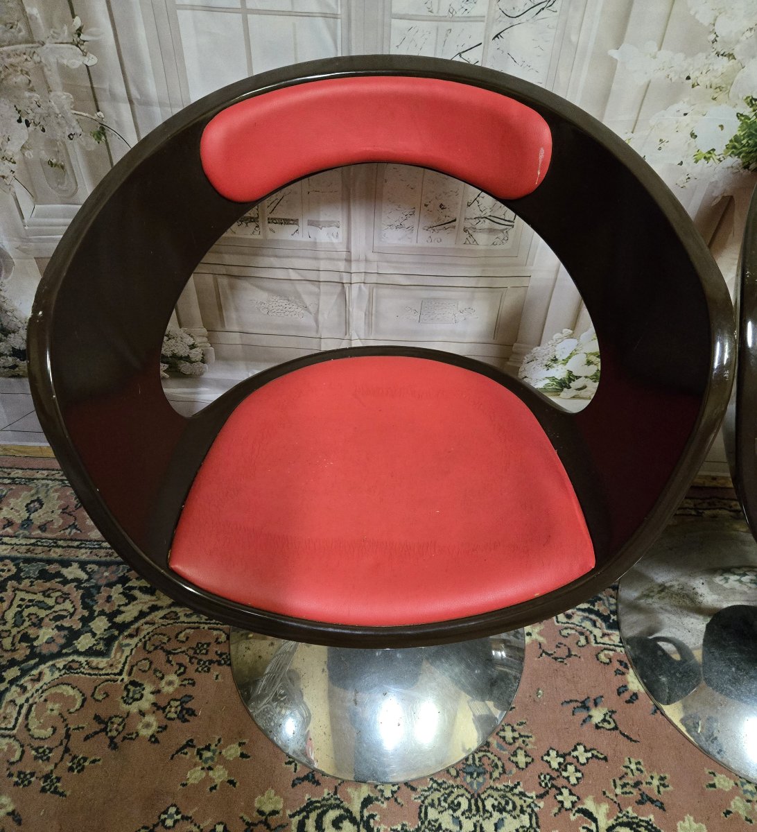 Cream And Red Sky Pvc Swivel Armchair Circa 1980-photo-2