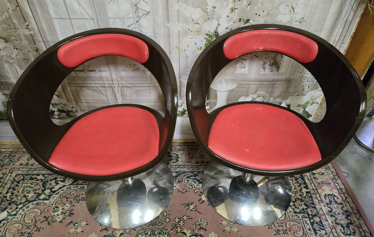 Cream And Red Sky Pvc Swivel Armchair Circa 1980