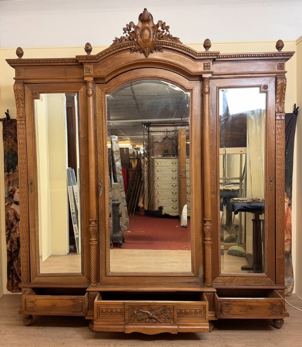 Very Large Louis XVI Style Walnut Wardrobe-photo-6