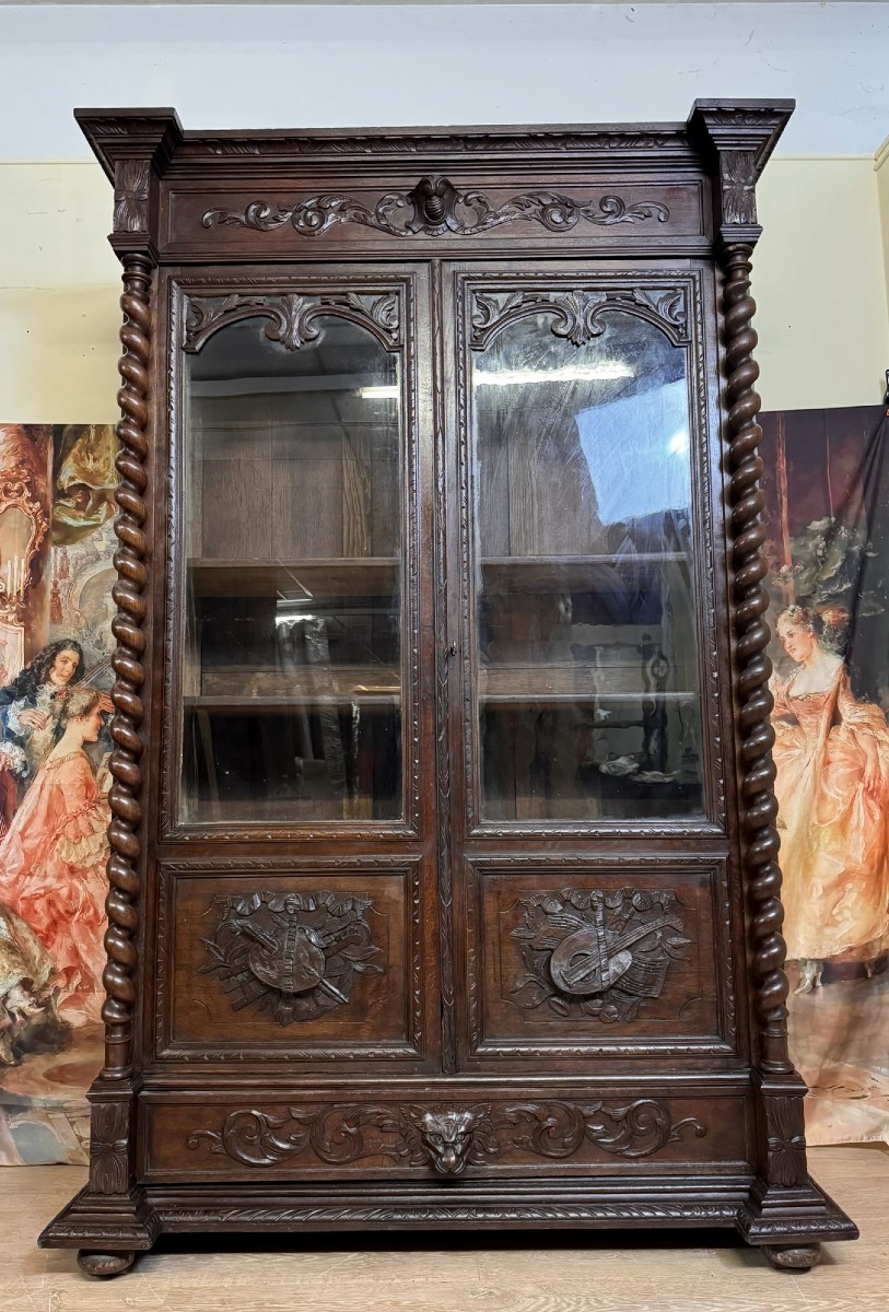Bibliothéque de pavillon de chasse style Renaissance en chene sculpté