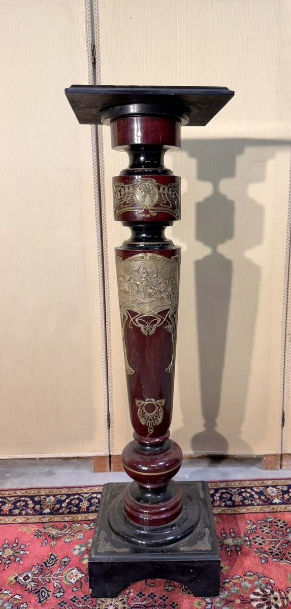 Colonne piedestal epoque Art Nouveau en acajou, bois noirci et bronzes dorés