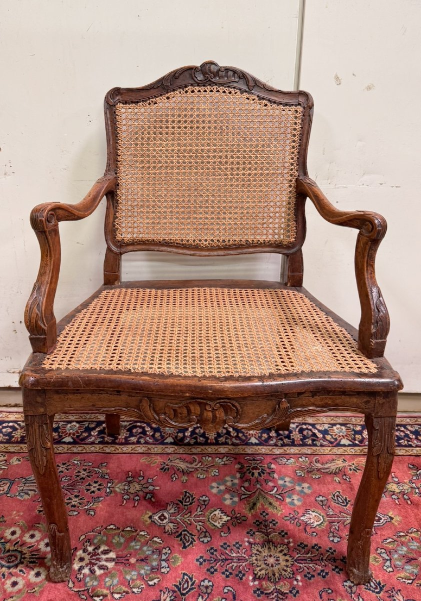 Fauteuil de bureau époque Louis XV en noyer sculpté-photo-1