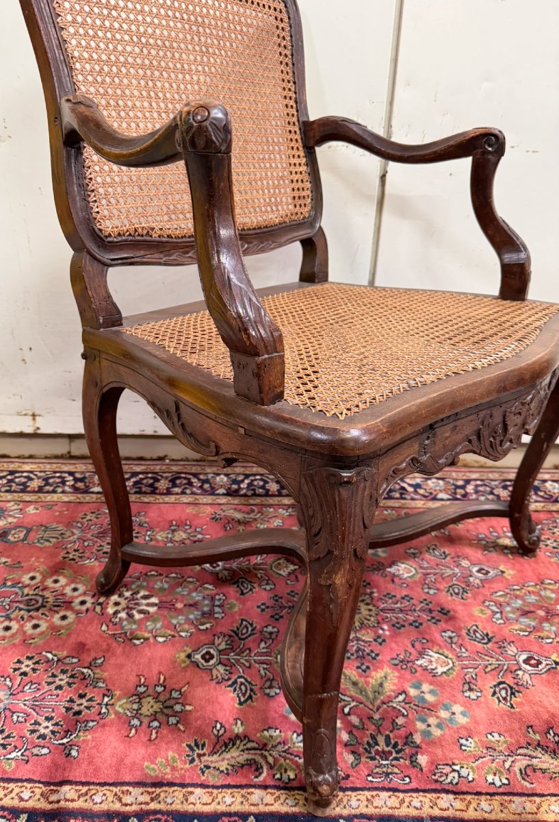 Fauteuil provençal époque Louis XV en noyer sculpté -photo-2