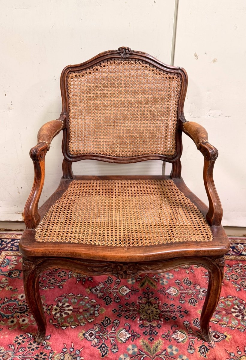 Fauteuil provençal époque Louis XV en noyer sculpté  (C)-photo-1