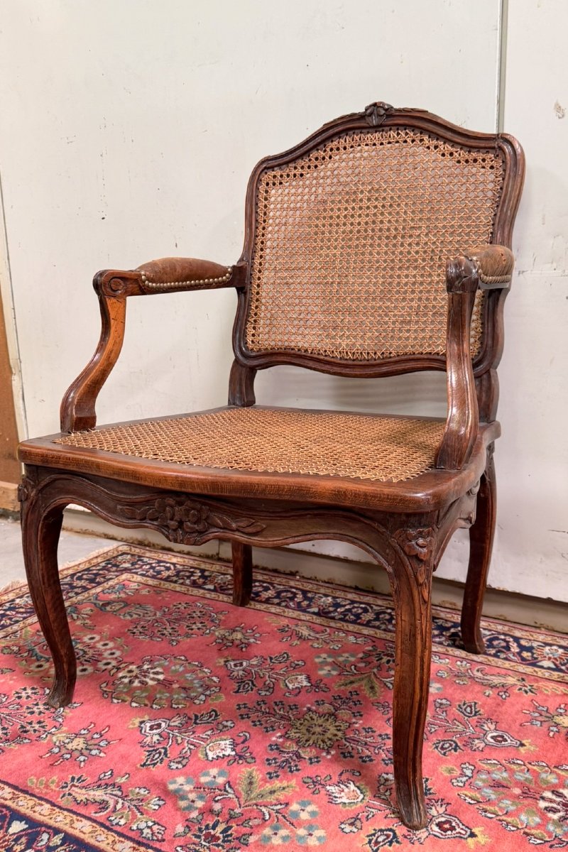 Fauteuil provençal époque Louis XV en noyer sculpté  (C)-photo-2