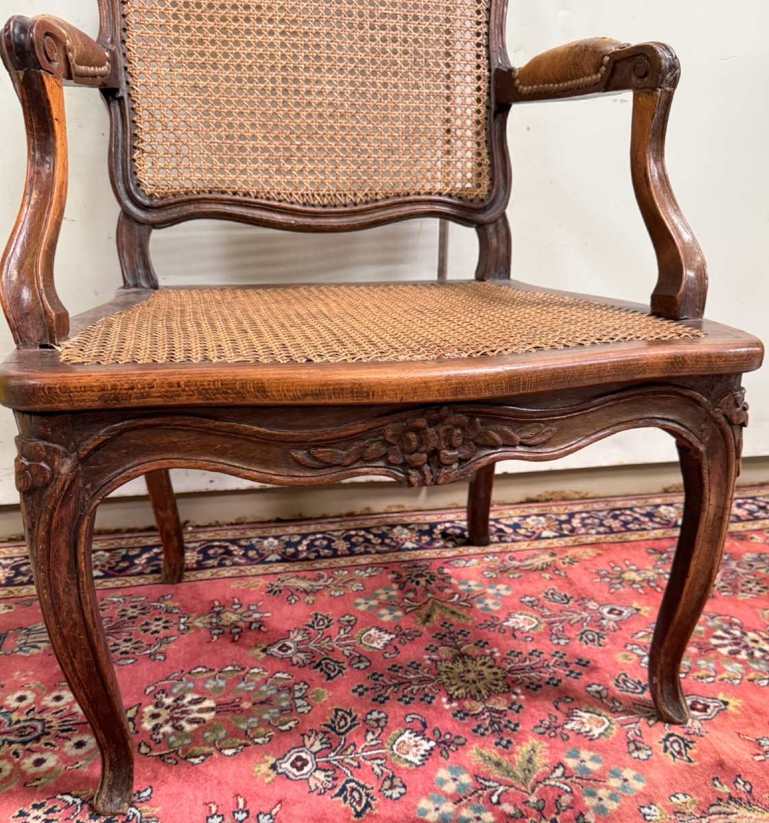 Fauteuil provençal époque Louis XV en noyer sculpté  (C)-photo-6