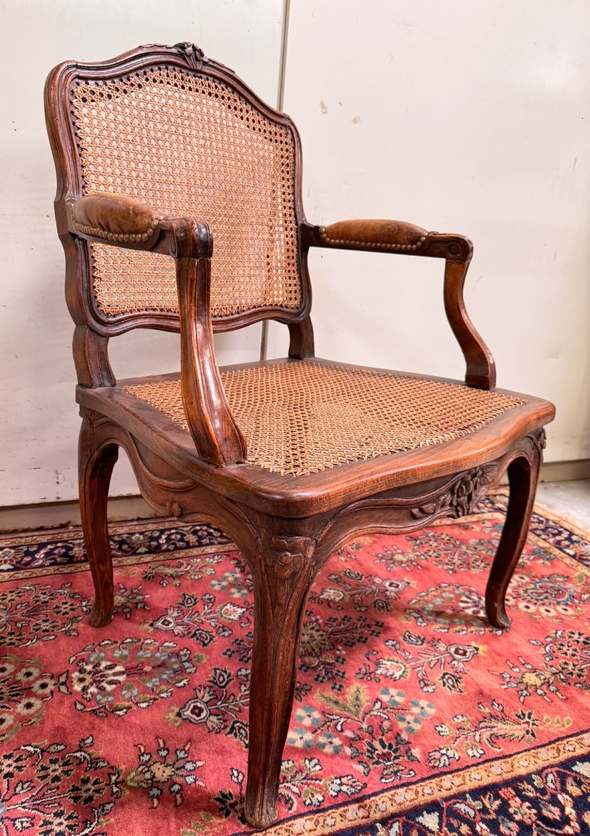 Fauteuil provençal époque Louis XV en noyer sculpté  (C)-photo-8