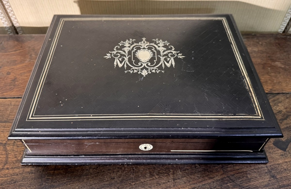 Coffret en ébène et acajou avec incrustations de matiére noble époque Napoléon III