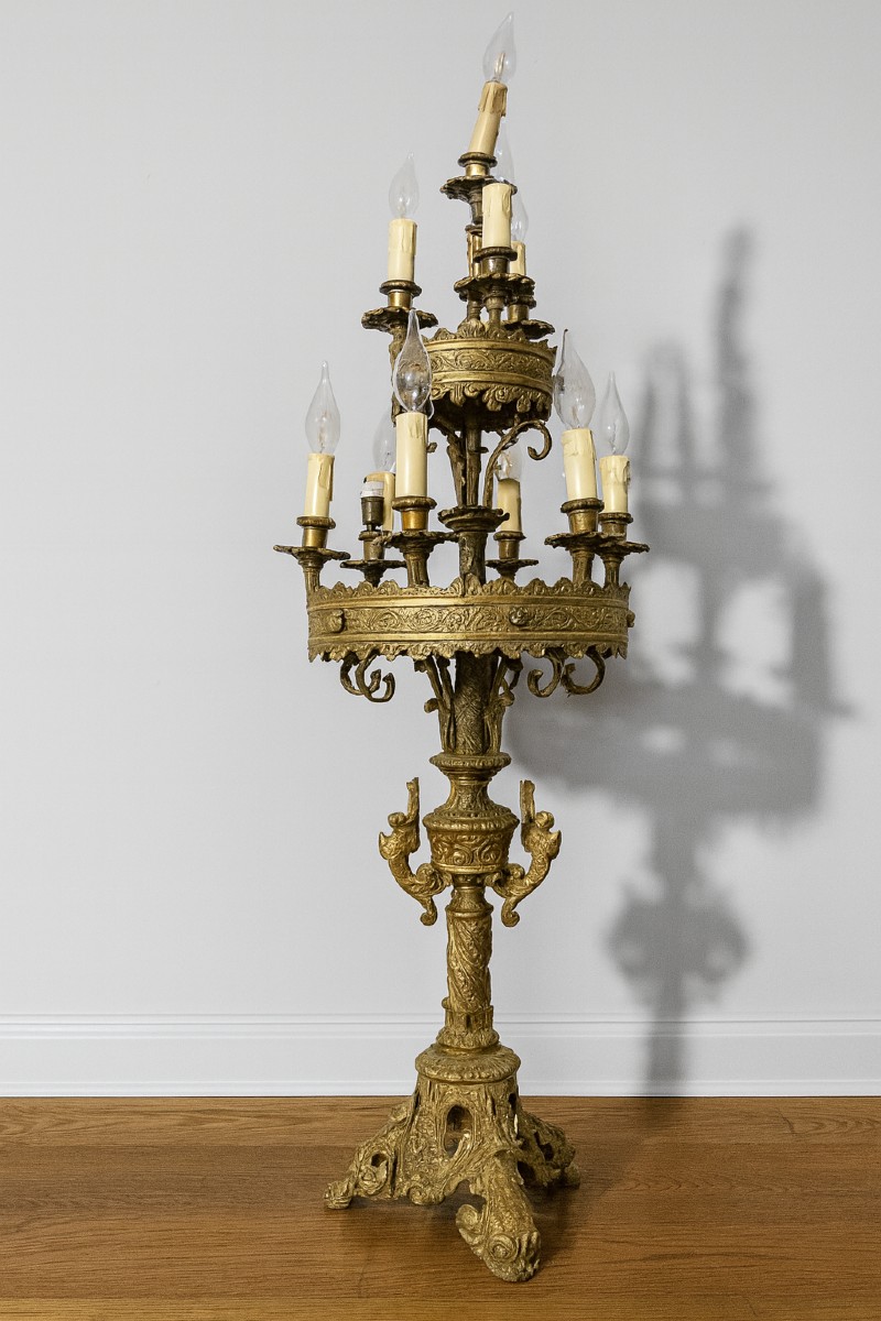 Grand chandelier d'église de style néo gothique en bronze et laiton doré