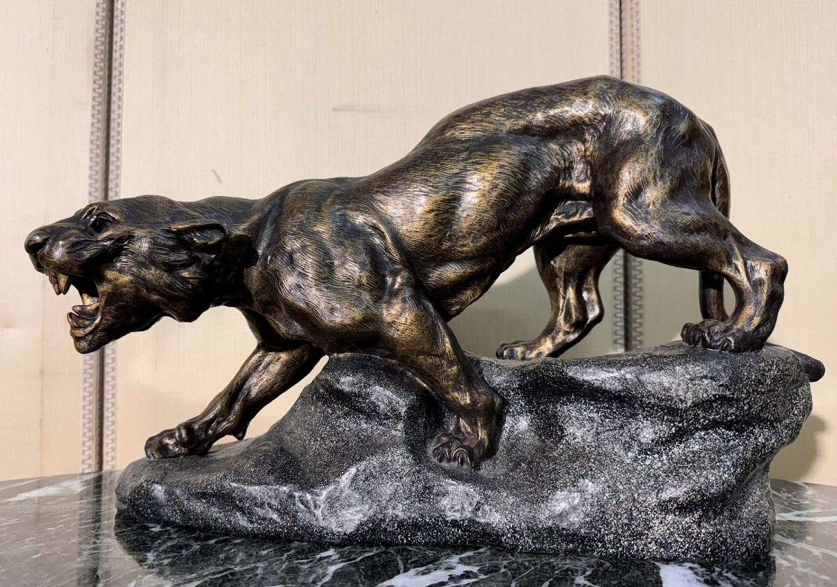 According To Thomas François Cartier: Patinated Spelter Tigne On The Lookout, Late 19th Century