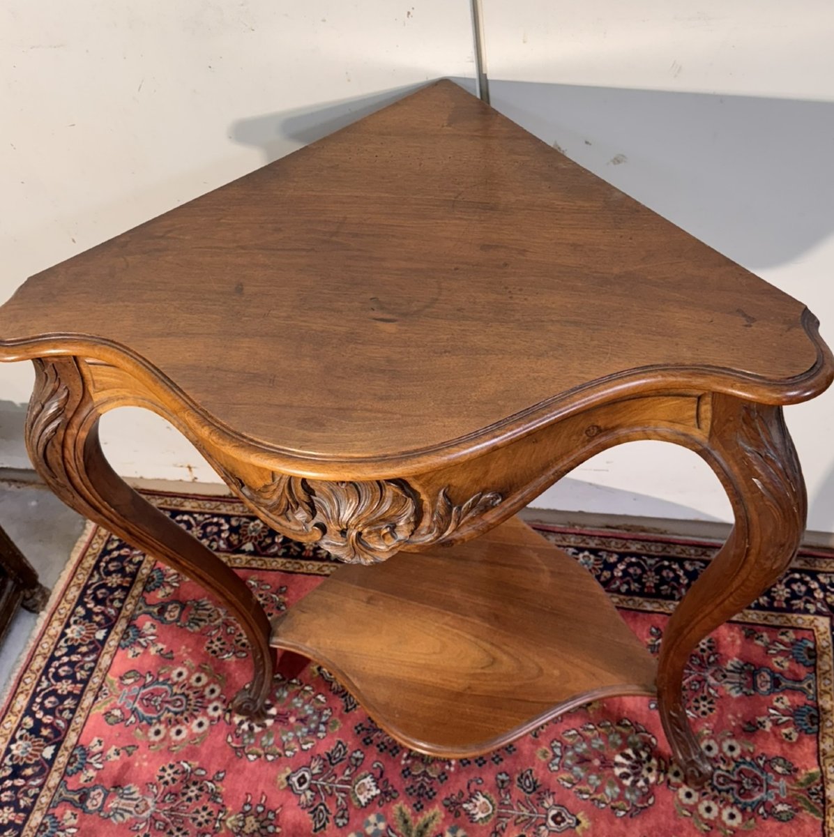 Rare console d'angle galbée style Louis XV en noyer-photo-6