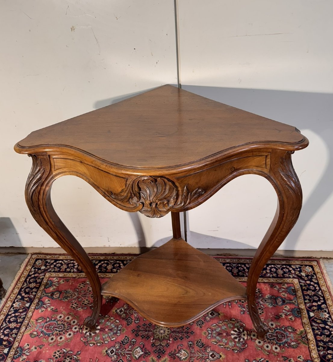 Rare console d'angle galbée style Louis XV en noyer-photo-7