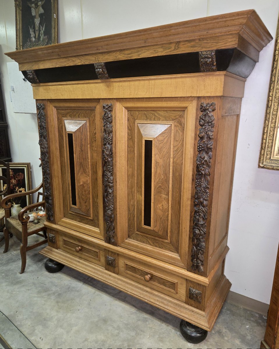 Dutch Renaissance Style Cushion Cabinet In Solid Wood-photo-3