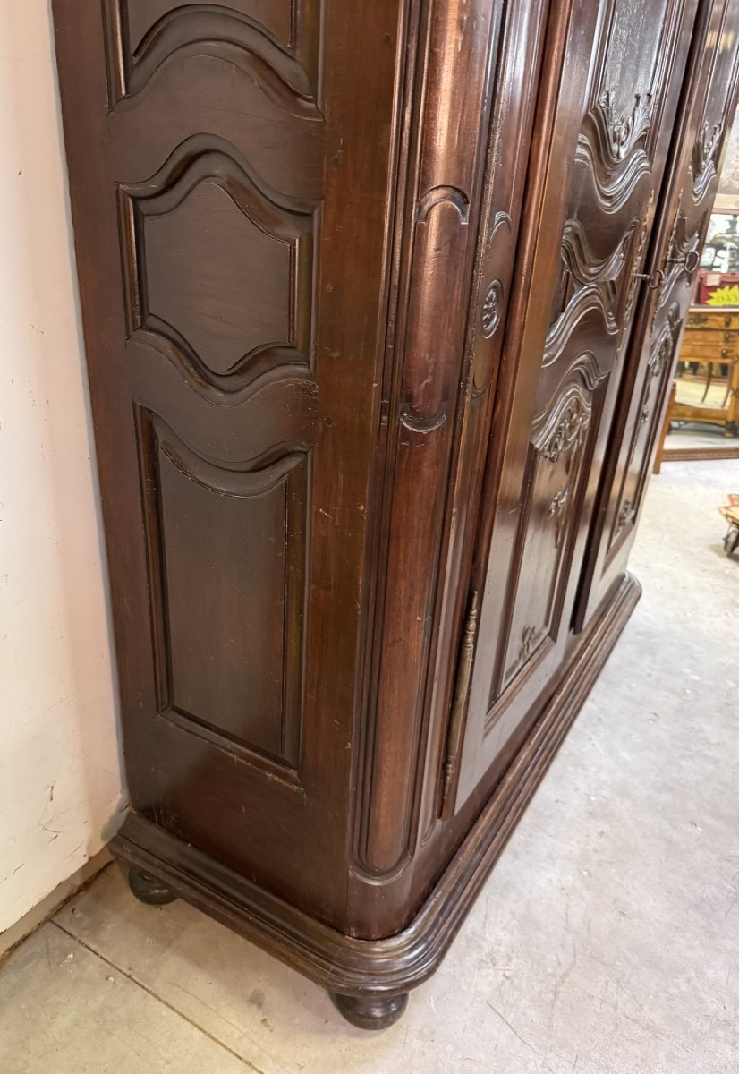 Alsatian Louis XIII Period Wardrobe In Solid Walnut-photo-2
