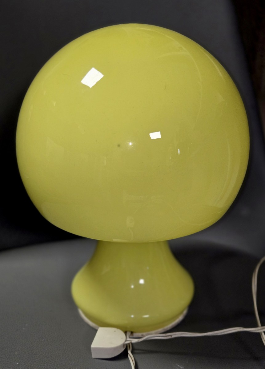 D'aprés Karin Korn : lampe champignon en verre jaune 1970'