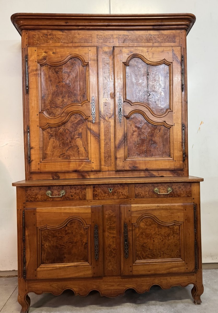 Buffet Bressan a deux corps époque Louis XV en noyer et orme-photo-1