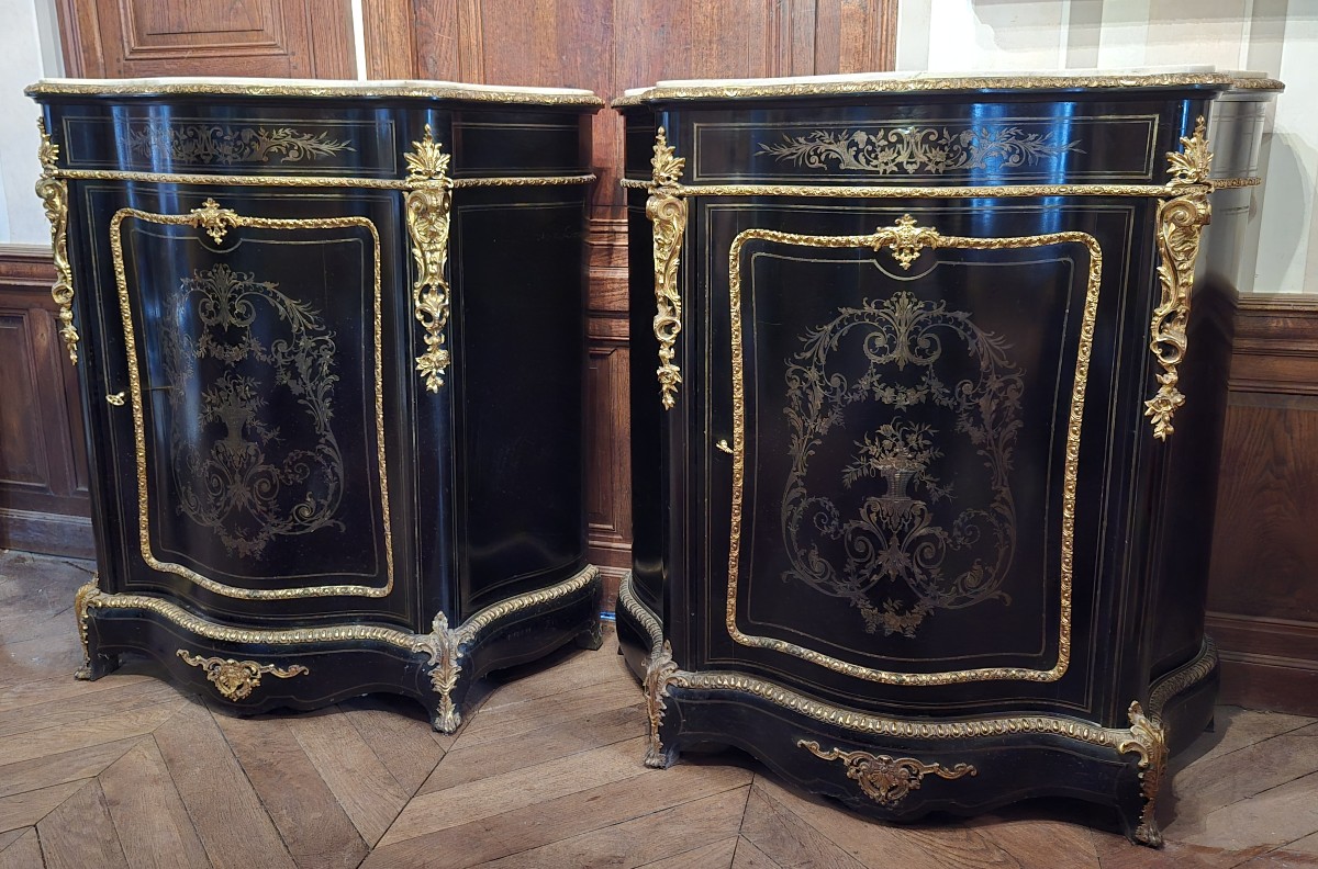 Paire de meubles d'appui "Boulle" galbés époque Napoléon III en incrustation de laiton doré