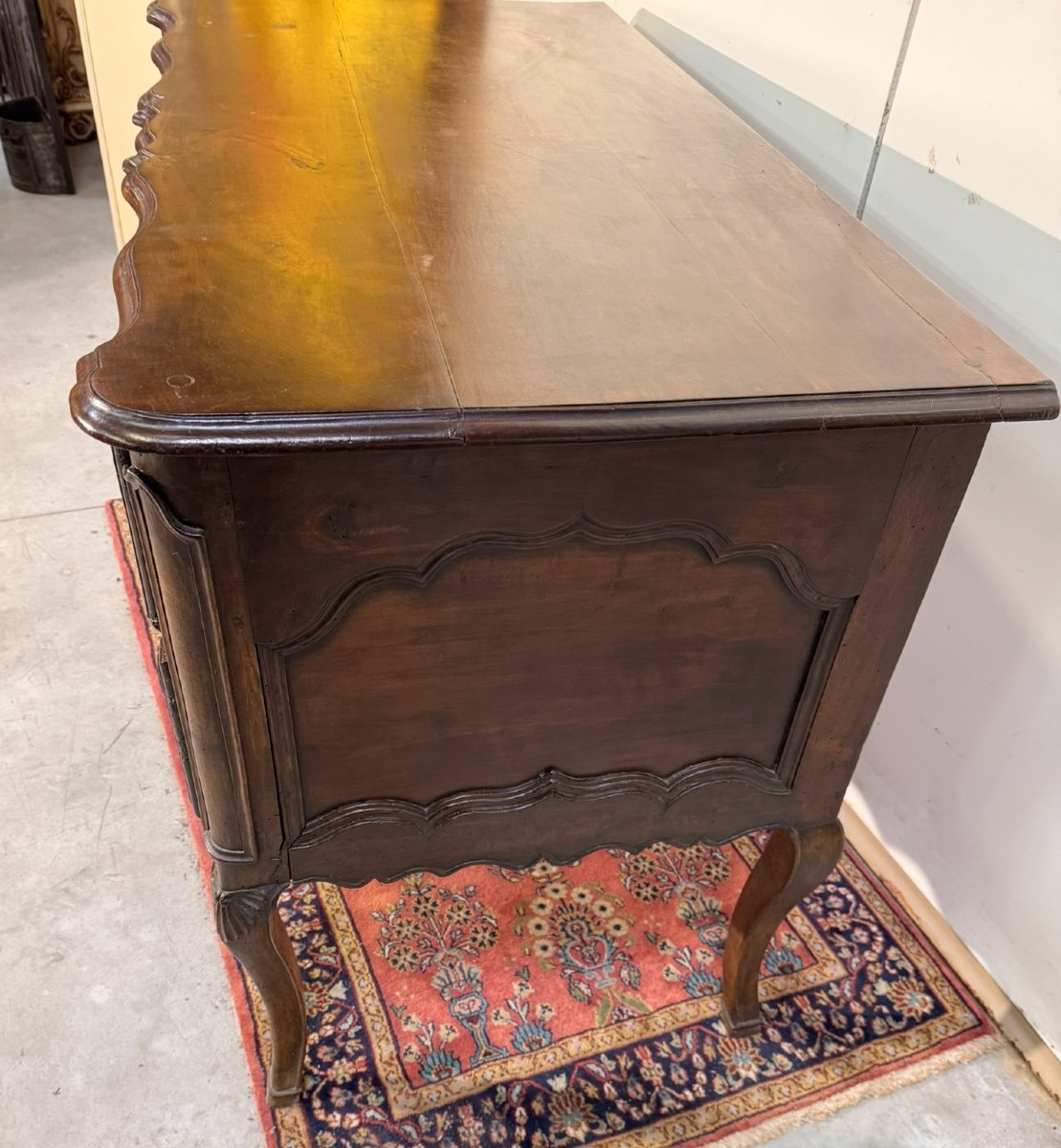 Commode sauteuse à 2 rangs de tiroirs en noyer de forme arbalète époque XVIIIème-photo-7