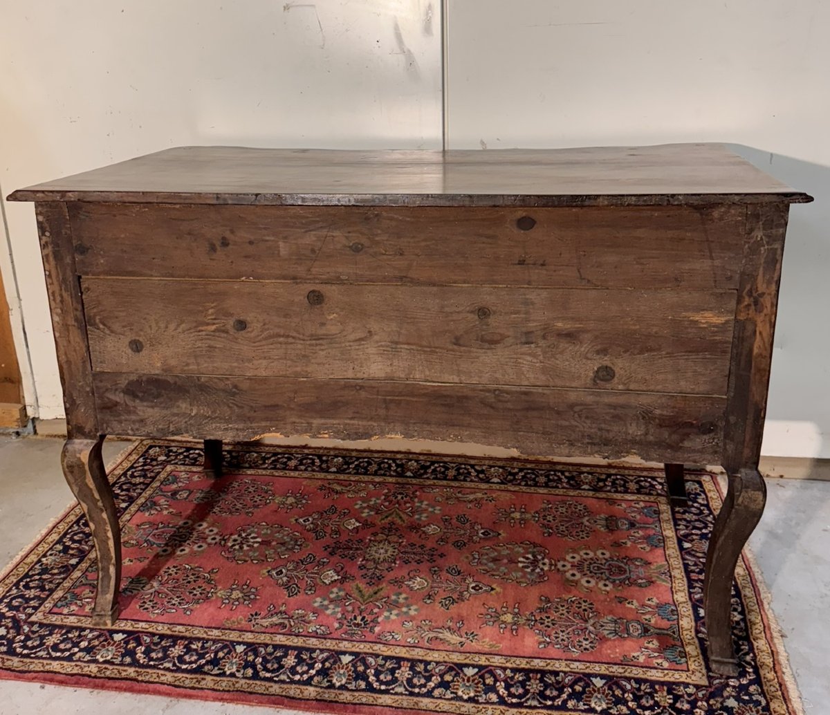 Commode sauteuse à 2 rangs de tiroirs en noyer de forme arbalète époque XVIIIème-photo-8