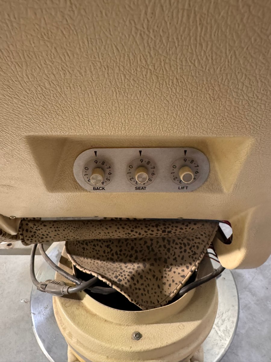 1950s Design: Original Barber Or Dentist Chair-photo-3