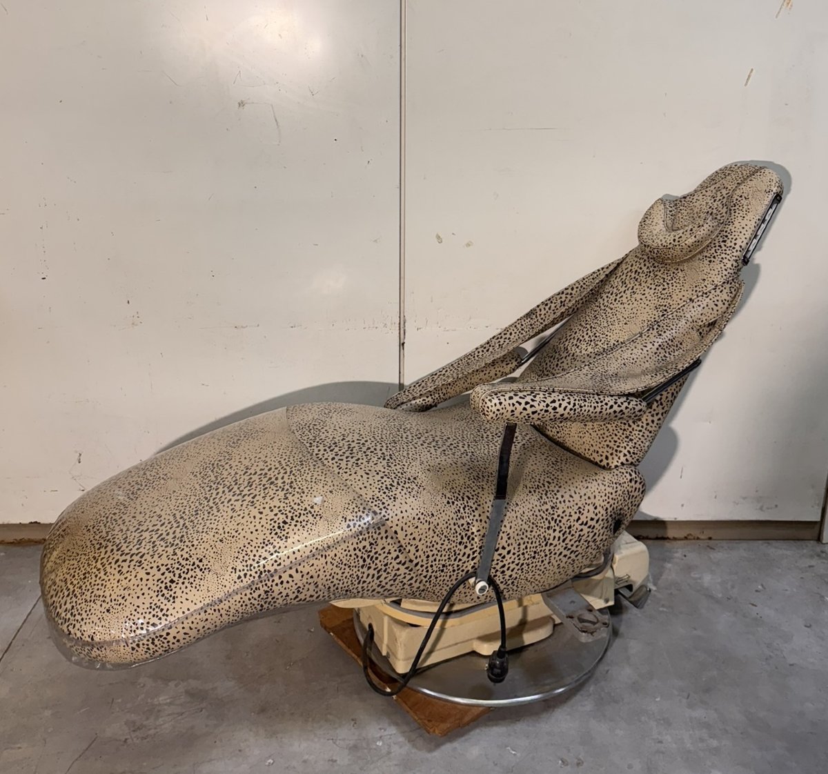 1950s Design: Original Barber Or Dentist Chair-photo-4