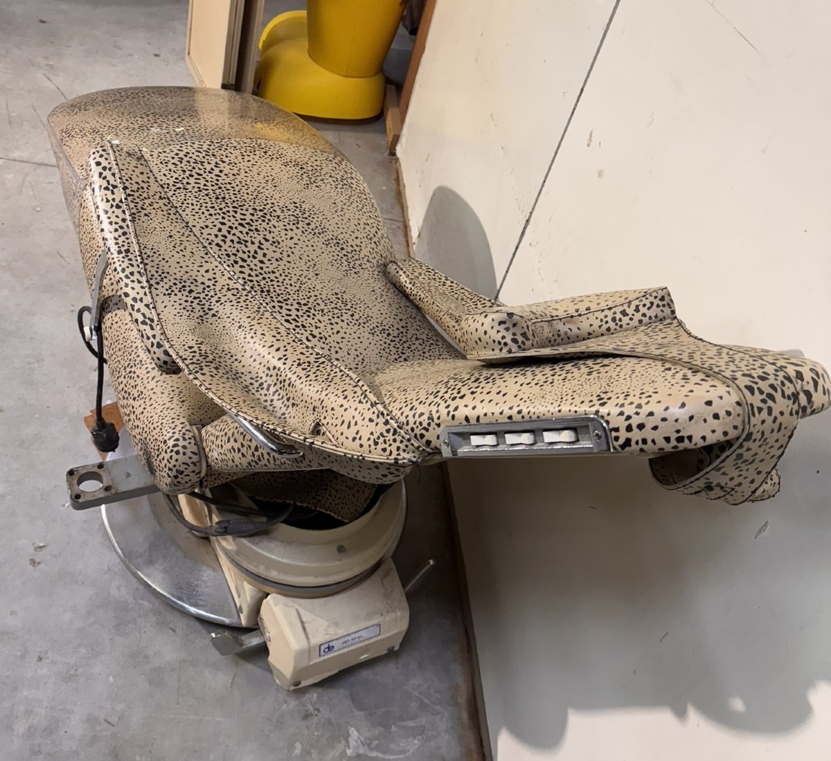 1950s Design: Original Barber Or Dentist Chair-photo-7