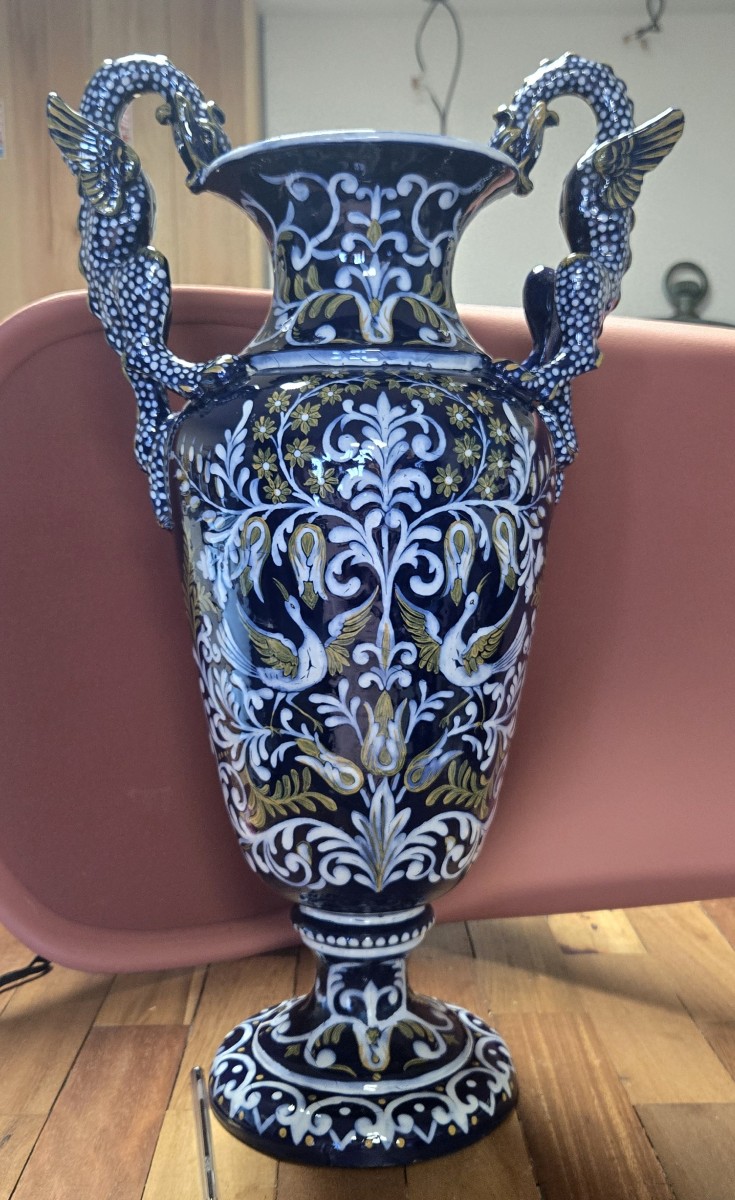 Vase en céramique Italienne décors Renaissance