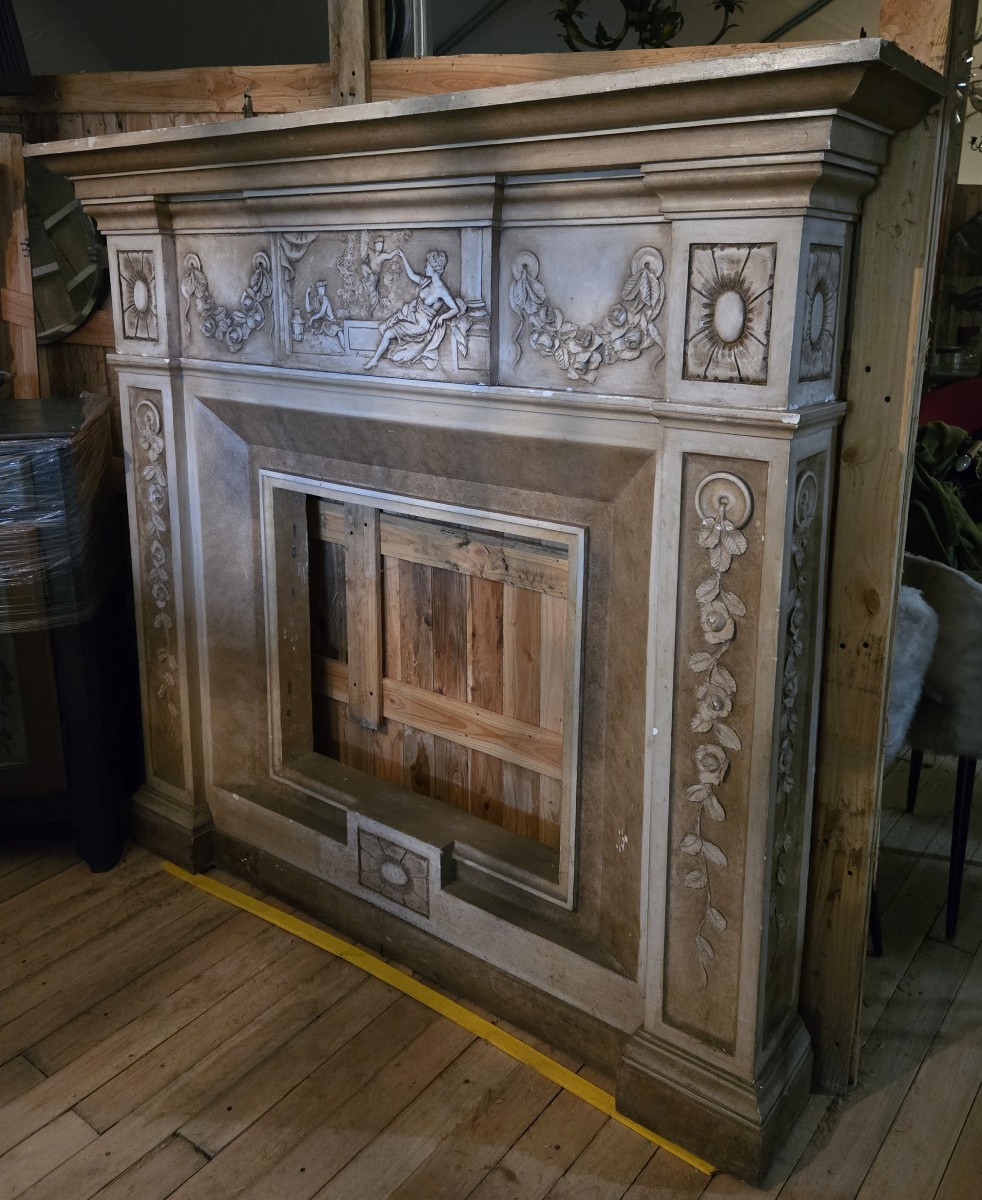 Très importante cheminée en platre signée Fontés