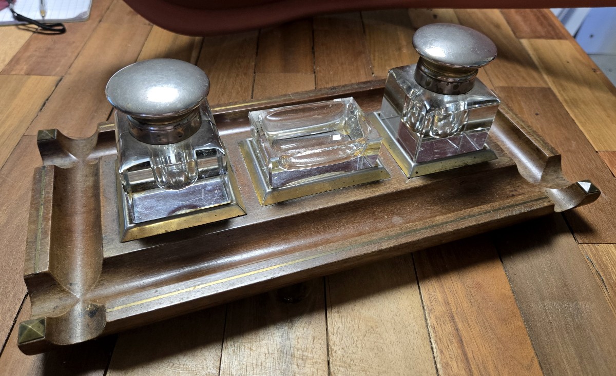 Encrier Anglais en acajou et filets de laiton doré 