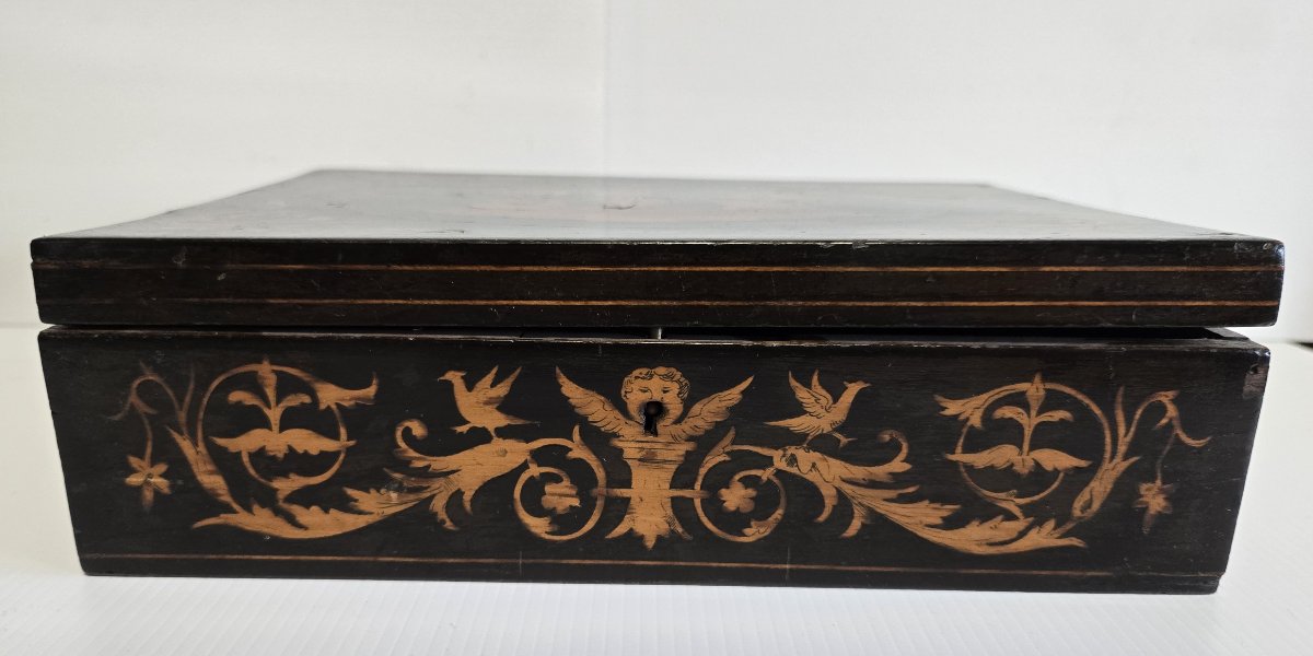 Coffret en marqueterie de Sorrente avec une scène de trois danseurs en médaillon -photo-4