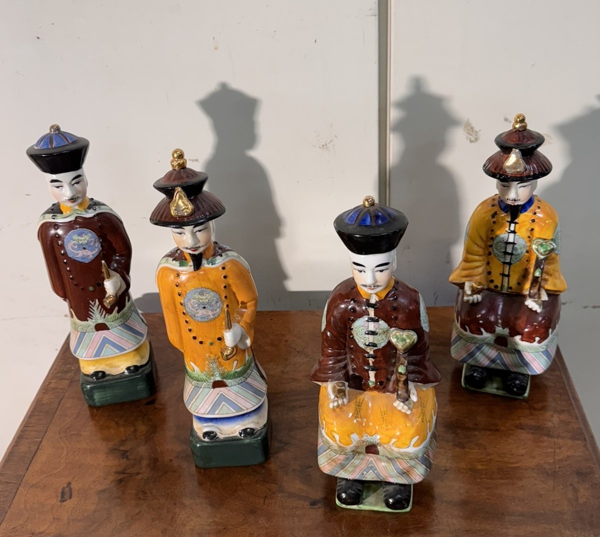 4 Statues de Dignitaires Mandarins en Faïence, Chine seconde moitié XXeme-photo-3