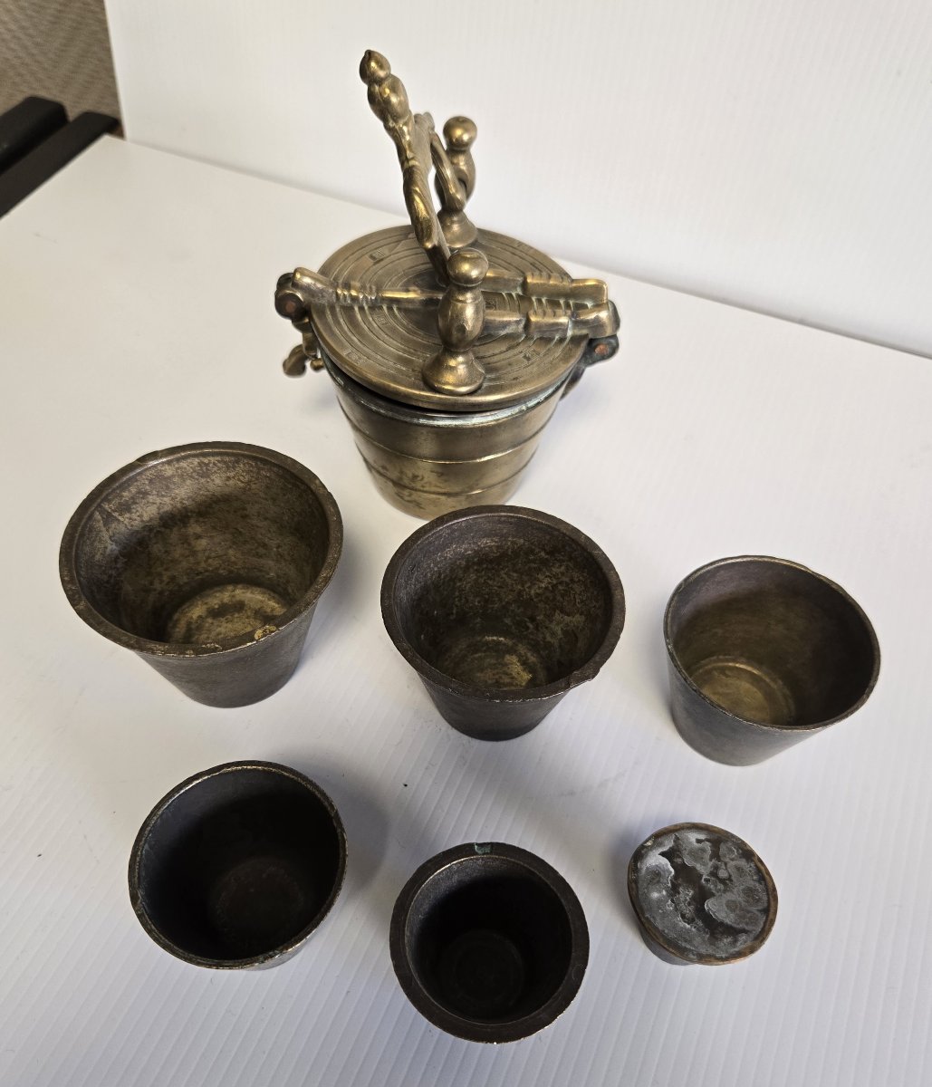 Bronze Apothecary's Weight, Also Known As The Nuremberg Weight -photo-4