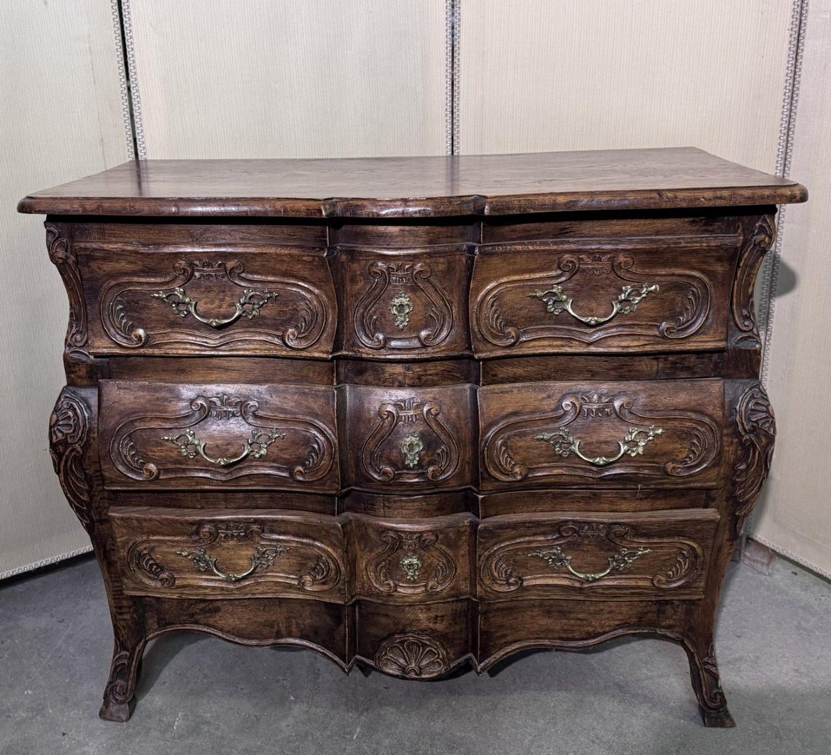 Louis XV Style Provençal Bombé Commode In Solid Wood-photo-1