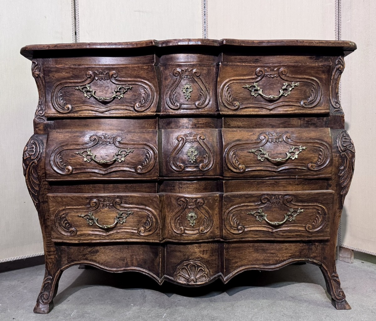 Louis XV Style Provençal Bombé Commode In Solid Wood