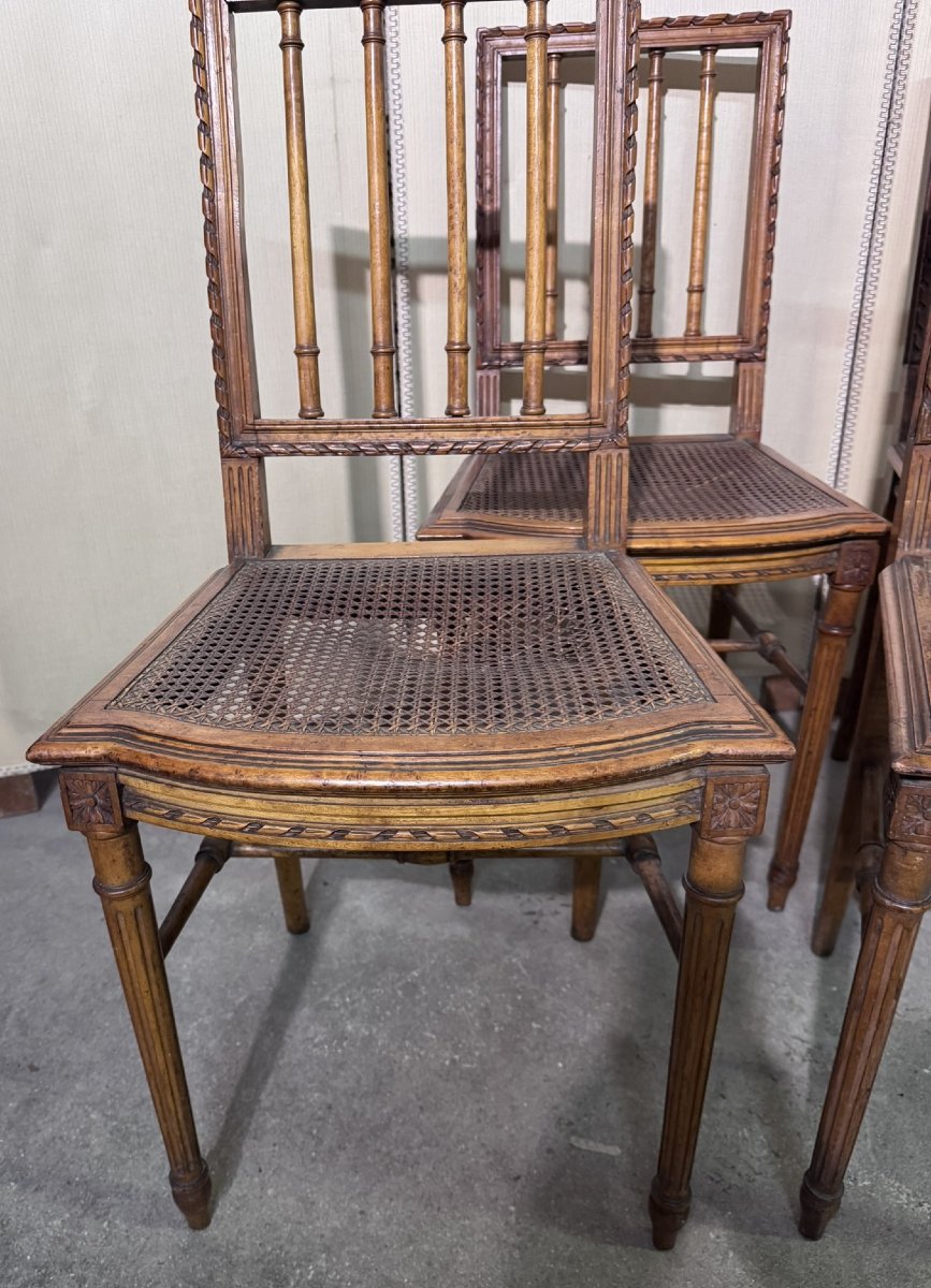 Série de quatre chaises style Louis XVI en bois sculpté-photo-4
