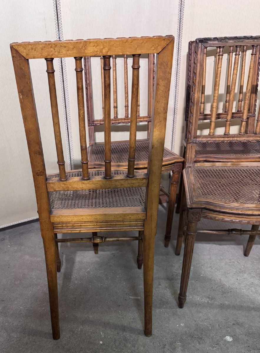 Série de quatre chaises style Louis XVI en bois sculpté-photo-7