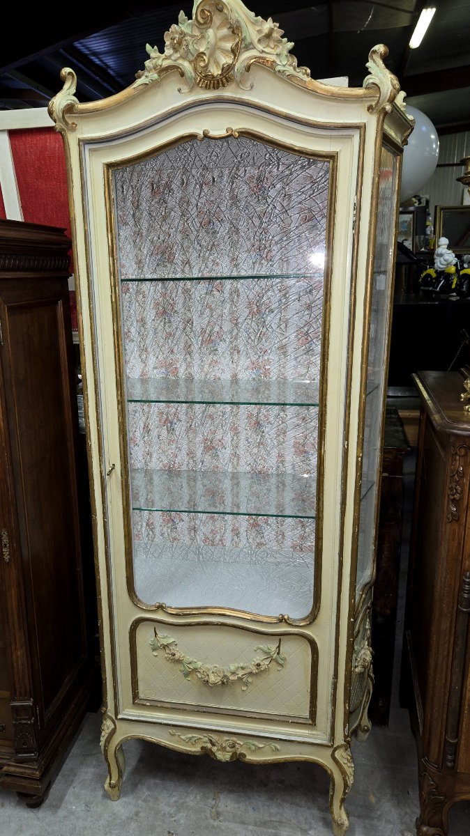 vitrine de style Louis XV / Rococo, en bois peint dans des tons crème et doré-photo-2