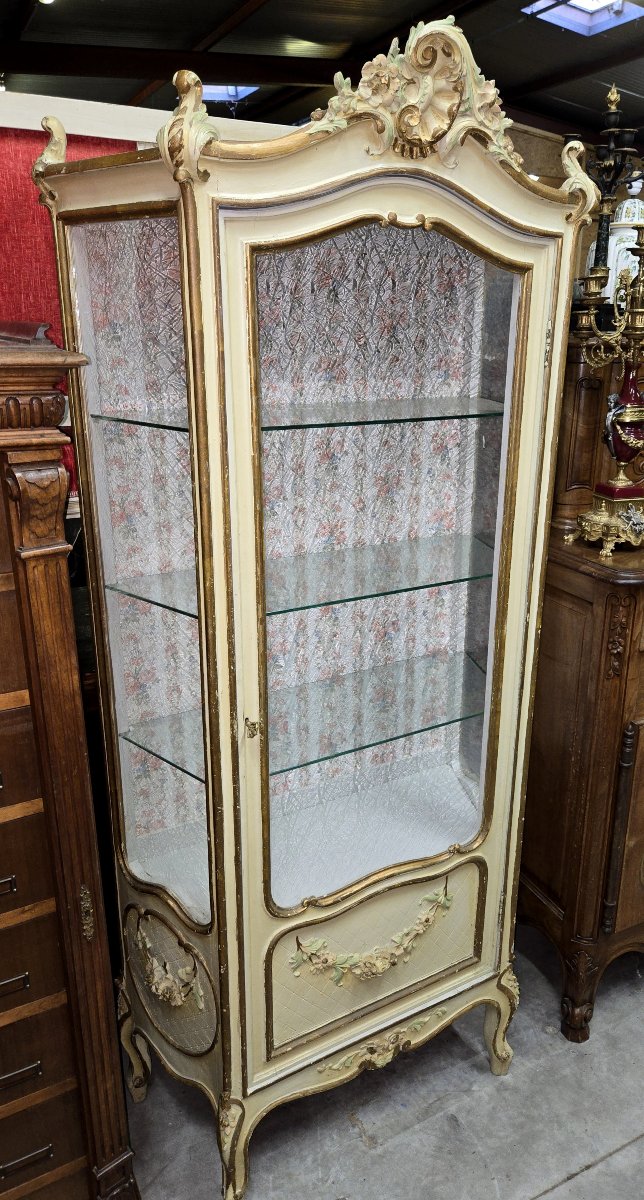 vitrine de style Louis XV / Rococo, en bois peint dans des tons crème et doré-photo-3
