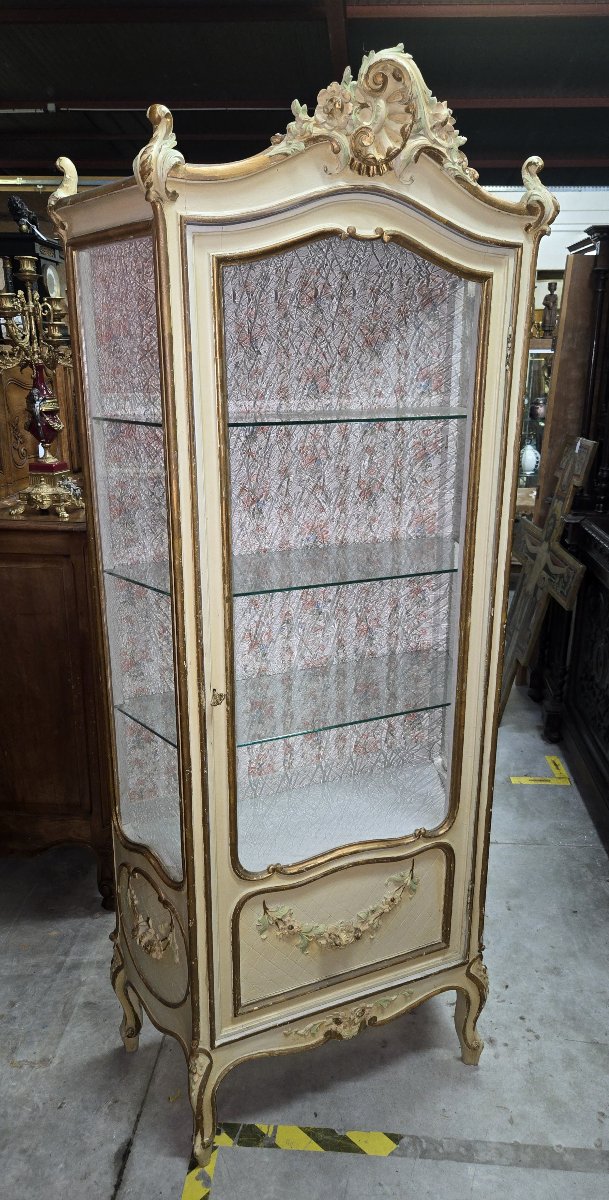 vitrine de style Louis XV / Rococo, en bois peint dans des tons crème et doré-photo-5