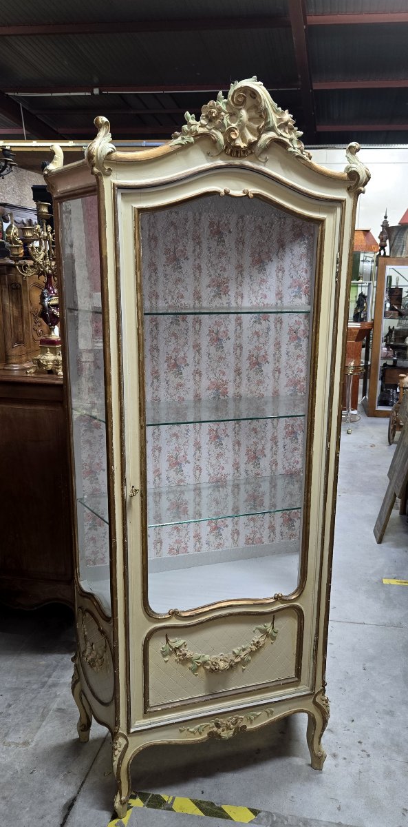 vitrine de style Louis XV / Rococo, en bois peint dans des tons crème et doré-photo-6