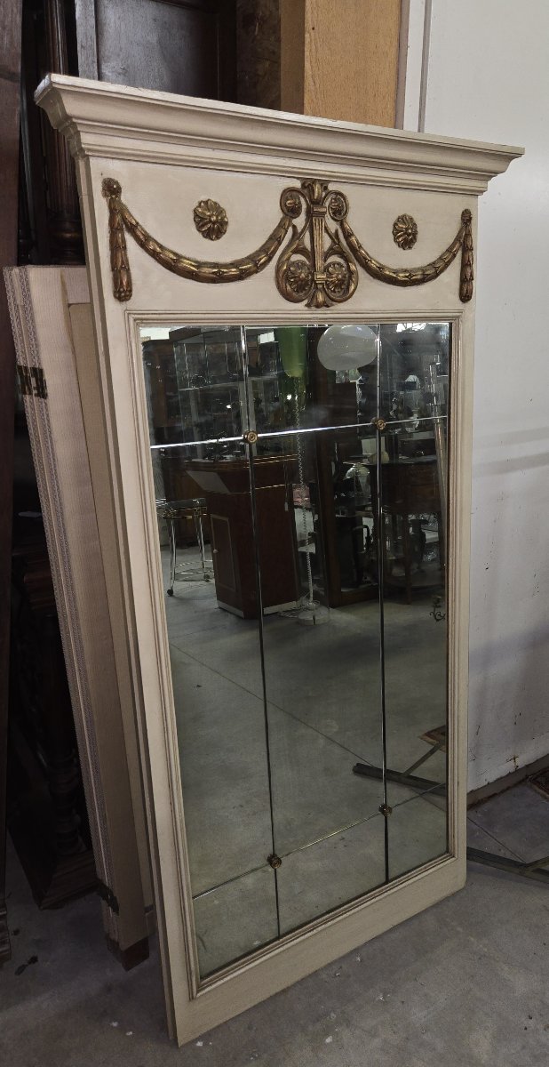 Louis XVI Style Trumeau Mirror With A Painted Wooden Frame In A Patinated Cream Tone-photo-1