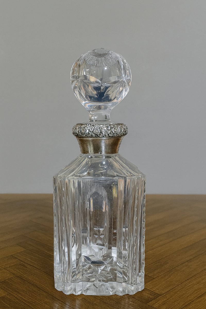 Carafe ancienne en cristal taillé – Monture en argent / époque Art Déco