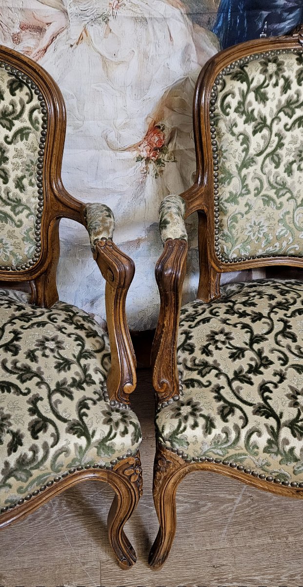 paire de fauteuils style Louis XV, en bois massif finement sculpté-photo-5
