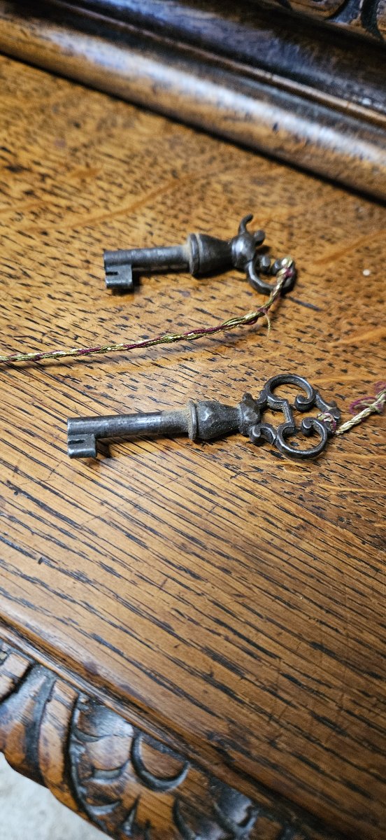 Buffet deux-corps en chêne massif, richement sculpté dans le style Renaissance-photo-5