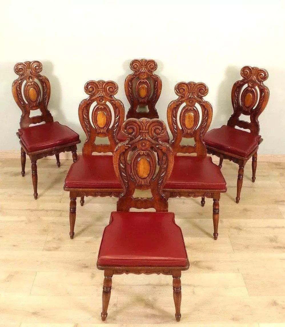 Série de 6 chaises style Renaissance Italienne en noyer massif, finement sculptées -photo-6