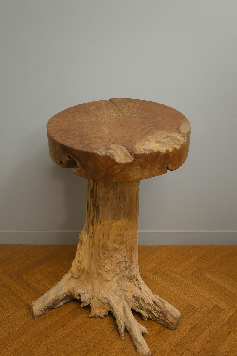 Travail d'art Populaire :  table d’appoint ou sellette réalisée à partir d’un tronc d’arbre