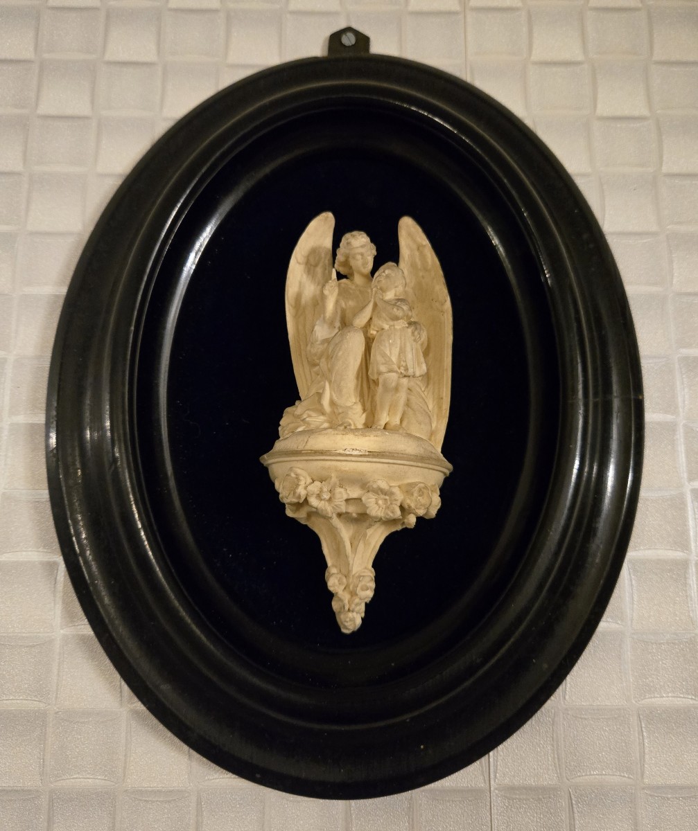 Oval-shaped Frame From The Napoleon III Period, In Blackened Wood, With Meerschaum Carving