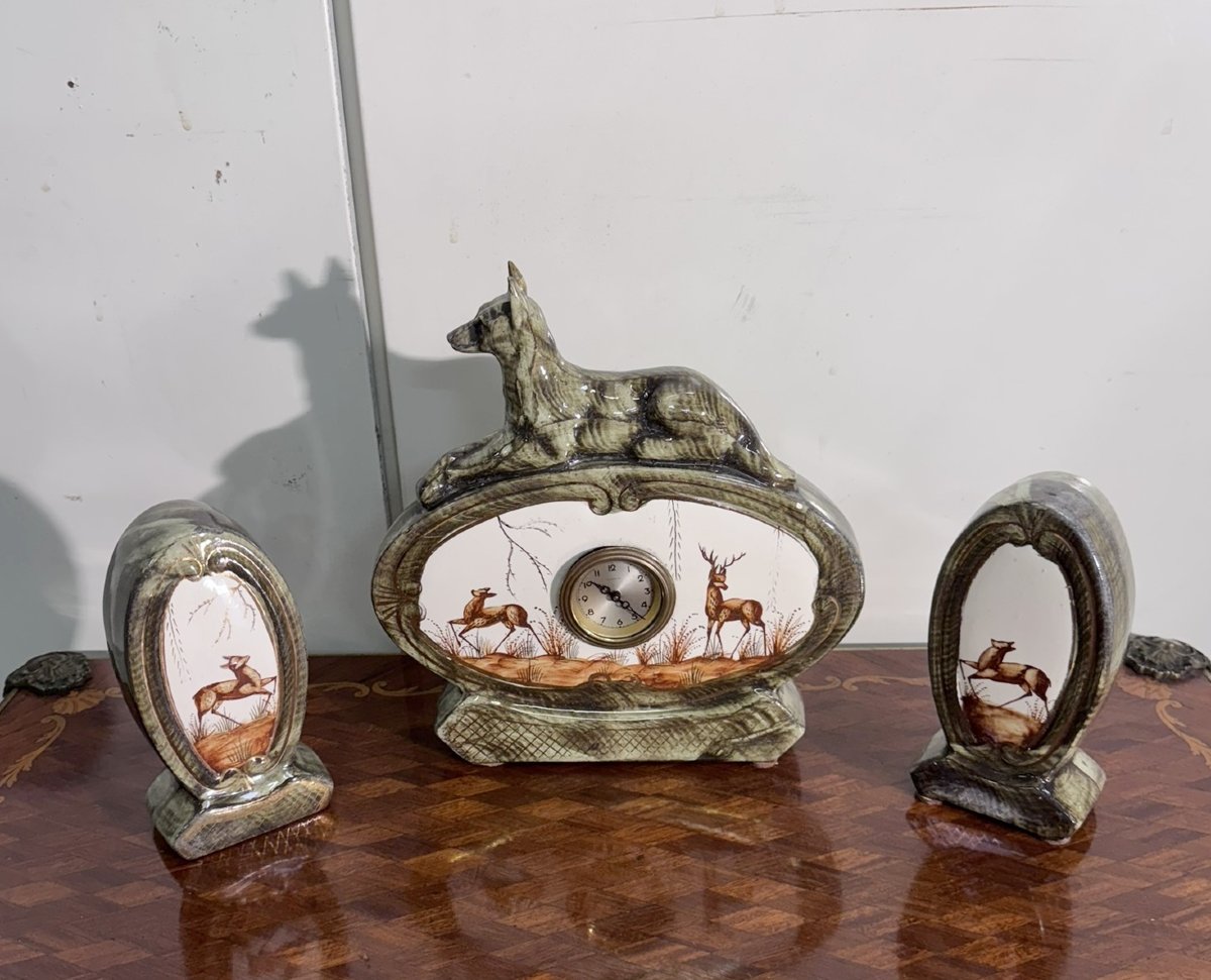 Art Deco Mantelpiece Set Consisting Of A Central Clock And Two Matching Figures-photo-1