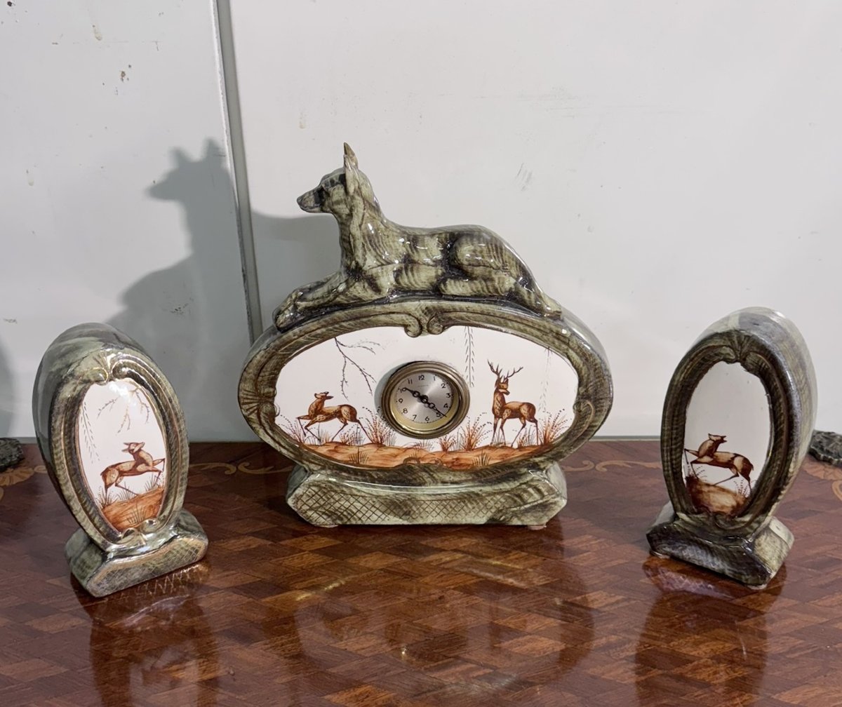 Art Deco Mantelpiece Set Consisting Of A Central Clock And Two Matching Figures-photo-2